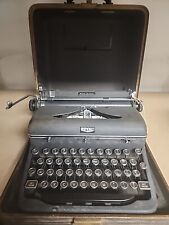 VINTAGE Royal Portable typewriter quiet de luxe No Key. Working picture