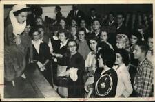 1959 Press Photo Houston Chronicle Columnist Ann Landers Speaks with Fans picture