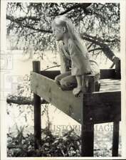 1977 Press Photo Amy Carter in her tree house at the White House, Washington, D. picture