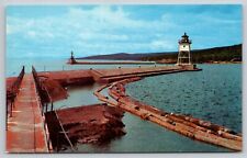 Postcard MN Grand Marais Lighthouse And Harbor Entrance UNP A32 picture