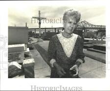 1993 Press Photo Shirley LeBlanc stands in St. Bartholomew Cemetery in Algiers picture