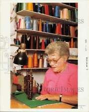 1989 Press Photo Ruby Clanton sews clothes with a sewing machine - lrb23624 picture