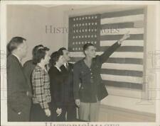 1943 Press Photo War Department receives American Flag from Morocco, Washington picture