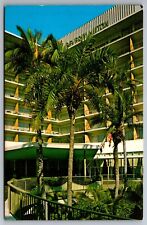 Postcard  Beverly Hilton Hotel Wilshire Blvd. California  G 8 picture