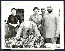 US AMBASSADOR ELLSWORTH BUNKER HONORS MAHATMA GANDHI INDIA 1957 ORIG Photo Y 127 picture