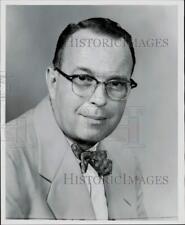 1954 Press Photo Fred M. Hopkins, personnel director, The Detroit News. picture