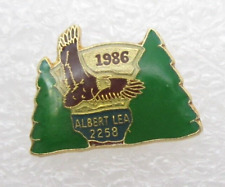 1986 Albert Lea 2258 Flying Bald Eagle Lapel Pin (C593) picture