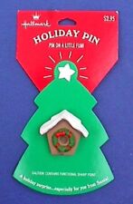 Hallmark PIN Christmas Vintage BIRDHOUSE WREATH Snow Capped 1990's Brooch NEW picture