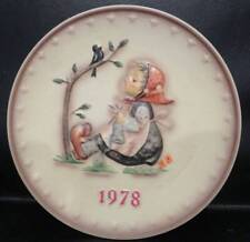 Vtg 1978 Goebel HUMMEL Collector PLATE Germany Hand Painted Knitting Girl TMK5 picture