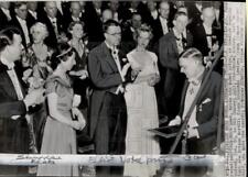 1948 Press Photo T.S. Eliot holds his Nobel prize as Swedish royalty applaud picture