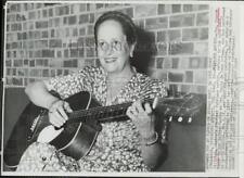 1957 Press Photo Mrs. Joseph Billings (Mrs. Maris de Leon Ortega), folk singer picture