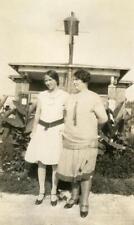 #85 Vtg Photo TWO WOMEN IN FRONT OF GAS STATION, Washington DC c 1920's picture