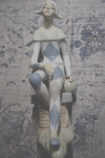 Nao Lladro Figurine Gloss Pensive Harlequin Jester CLOWN siting on a block 11h
