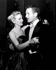 PAUL NEWMAN DANCING WITH WIFE JOANNE WOODWARD - 8X10 PHOTO (ZZ-010) picture
