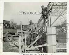 1942 Press Photo Privates Katona and Mackey build facilities in Northern Ireland picture