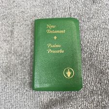 Gideons International New Testament Psalms Proverbs Pocket Bible Green Cover picture
