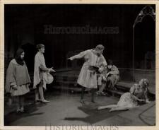 1970 Press Photo Actors in Theatrical Production of 