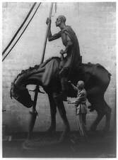 Photo:Anna Hyatt Huntington, sculptor,Don Quixote / Joli 1948 picture