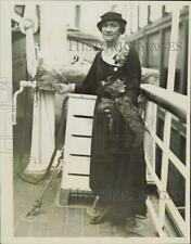 1933 Press Photo Mrs. Luther Breck aboard S.S. Santa Teresa - nei06947 picture