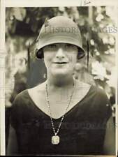1925 Press Photo Betty Sherwood wearing world's largest blue diamond, 127 carats picture
