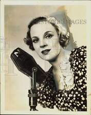1935 Press Photo Broadway actress Elspeth Eric on NBC radio series - nei15492 picture