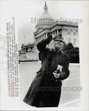 1976 Press Photo Senator Daniel Patrick Moynihan leaves the Capitol, Washington picture