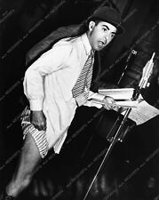 0856-17 Eddie Cantor in garters and underwear at CBS Radio microphone 856-17 085 picture