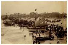 England, Great Yarmouth, Typical Scene on the Beach Vintage Albumen Print Tira picture