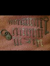 Antique/vintage mixed key lot..skeleton+.estate colection..iron..steel picture