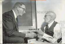 1956 Press Photo Estes Kefauver visits Albert Woolson during campaign in Duluth picture