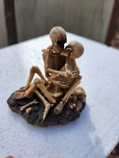 Man & Woman Skeleton  Lovers Embrace Resin 3.5
