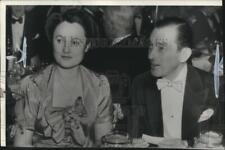 1941 Press Photo Former New York City Mayor James J. Walker & wife at dinner picture