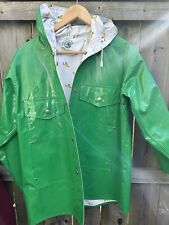 RARE VINTAGE The Eagle's Eye Duck Family Green Raincoat SIZE: Medium picture