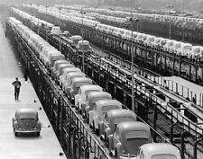 1960 NEW VOLKSWAGENS AT WOLFSBURG FACTORY PHOTO  (211-Q) picture