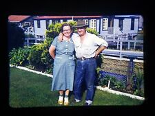 MY19 ORIGINAL KODACHROME 35MM SLIDE 1950s Old Fashion Love in the back yard picture