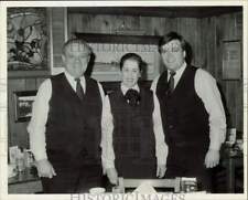 1989 Press Photo Restaurateur Charlie Schulien with daughter Kathy and son Bob picture