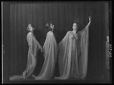Isadora Duncan dancer,women,performers,hair,clothing,fabric,q,Arnold Genthe,1915 picture
