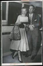 1954 Press Photo Vera Ellen and Victor Rothschild view marriage license in CA picture