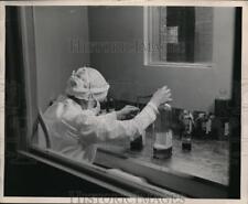 1949 Press Photo Red Cross Technician Converts Blood Into Plasma picture
