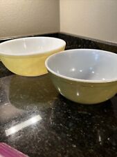 Vintage Pyrex  Colors Nesting Mixing Bowls 403 avacado Green,404 Yellow.lot of 2 picture
