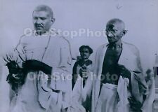 1930 INDIA Mahatma GANDHI & Manilal Kothari 200 Mile March Press Photo picture