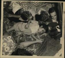 1948 Press Photo Evacuees at the Martin Memorial Center in Algiers, Louisiana. picture