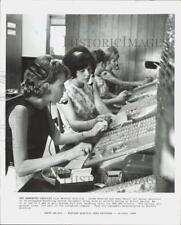 1966 Press Photo Switchboard operators Linda Stanton and Joan Taylor in Maryland picture