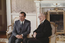 Richard Nixon sits with President of Ireland Eamon de Valera 1970 OLD PHOTO picture