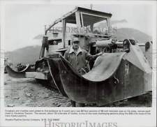 1976 Press Photo Crossbars and cradles added to a bulldozer at Keystone Canyon picture