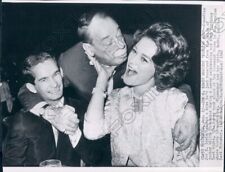1962 HOF Jockey Willie Shoemaker with Wife and Joe E Lewis Press Photo picture