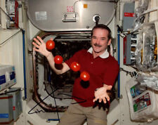 CHRIS HADFIELD SIGNED 8x10 PHOTO FIRST CANADIAN ASTRONAUT WALK SPACE BECKETT BAS picture