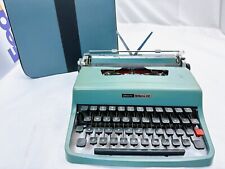 Olivetti Lettera 32 Typewriter Retro Vintage w/case Made in Barcelona Spain picture