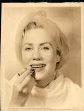 GA167 '49 Original Linen Backed Photo BEAUTIFUL BLONDE Vintage Glamour Lip Gloss picture