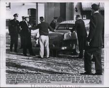 1956 Press Photo Police Arresting Robber Lee R. Sims in Wilmette, Illinois picture